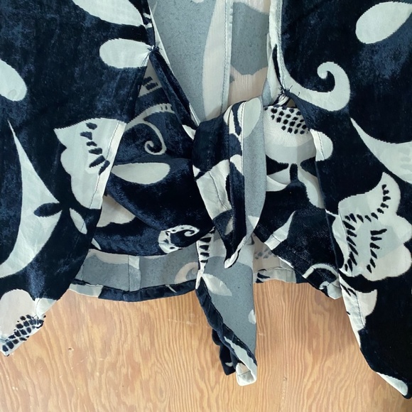 Vintage MATSUDA Japenese burnout velvet tie-front blouse, jacket - 1980s - Picture 4 of 7